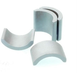 품질  SrO 6Fe2O3 Ferrite Arc Magnet Electric For 750 550 Electric Tool 공장