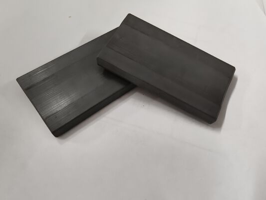 강제력 1500 Oe 이상의 또는 동등한 Sintered Ferrite Magnet Grade JC Y3939 JC Y4041 습형 가공은 자기 성능을 보장합니다.